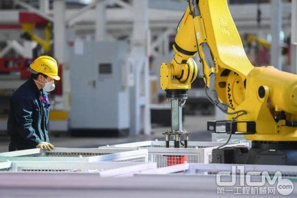 机器人在重工机械装配线上的角色是什么 机器人在重工机械装配线上的角色是什么