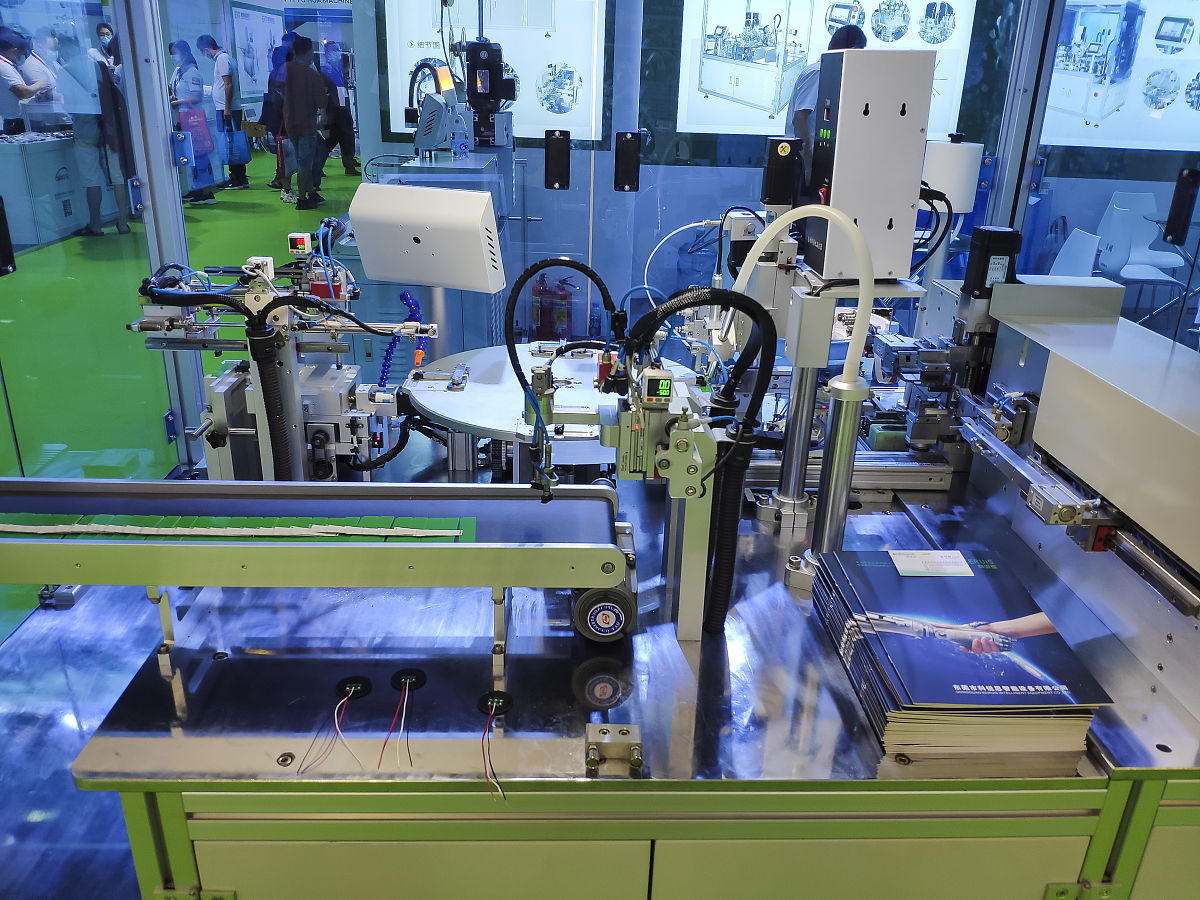 如何优化电液控制系统在起重机中的能效表现