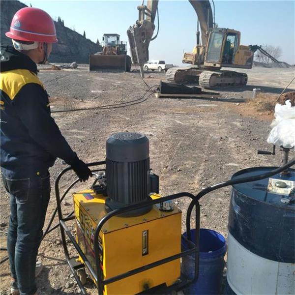 如何确保煤矿开采中重工机械的安全运行